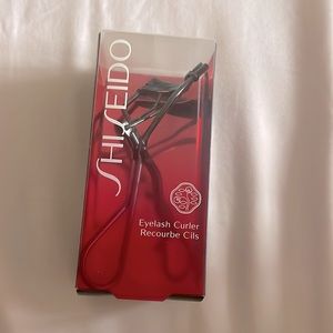 New in Box *shiseido eyelash curler